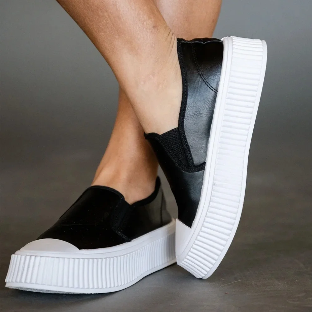 Qupid Mizar slip on platform style shoe, size 6
